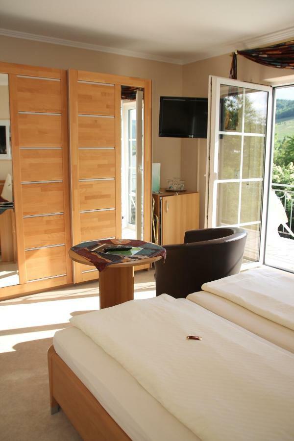 Wein- Und Gaestehaus Binz-meyer Lieser